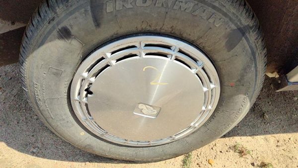 1990 Oldsmobile Delta 88 Wheel Cover 2 — photo 2
