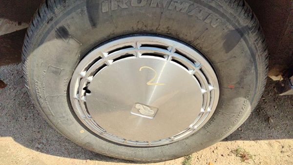 1990 Oldsmobile Delta 88 Wheel Cover 2 — photo 3