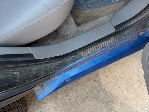 2002-2007 Saturn Vue Passenger Right Rear Sill Step Trim Panel 22698196 — photo 1