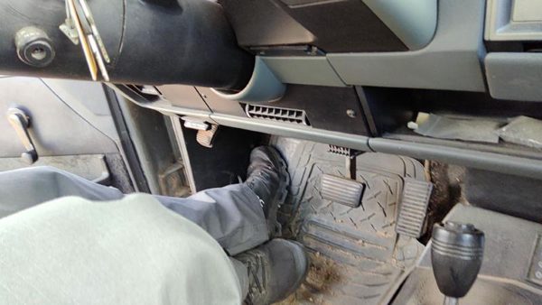 86-93 Chevy S10 Pickup Lower Dash Under Column Knee Bolster Trim Panel Dark Gray — photo 2