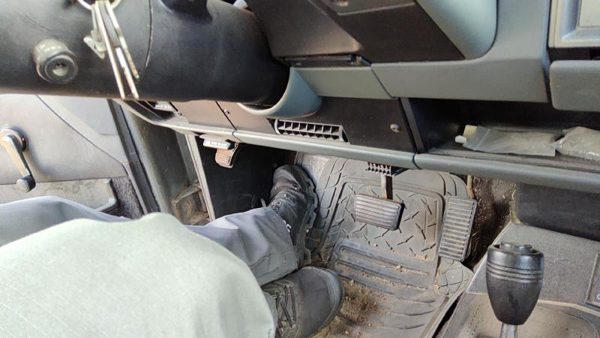 86-93 Chevy S10 Pickup Lower Dash Under Column Knee Bolster Trim Panel Dark Gray — photo 1