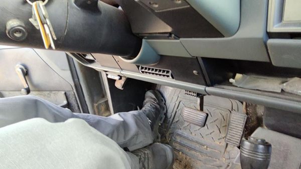 86-93 Chevy S10 Pickup Lower Dash Under Column Knee Bolster Trim Panel Dark Gray — photo 3