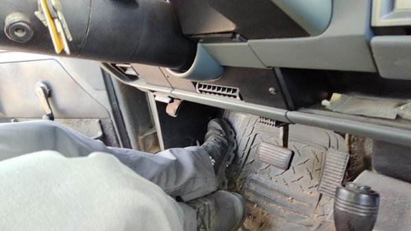 86-93 Chevy S10 Pickup Lower Dash Under Column Knee Bolster Trim Panel Dark Gray — photo 4