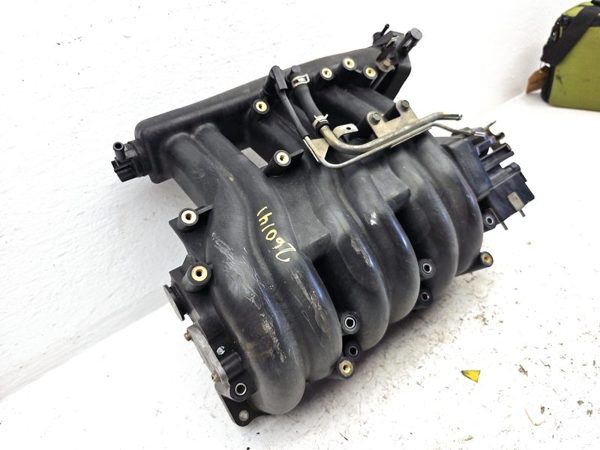 2001 Nissan Maxima Intake Manifold — photo 3