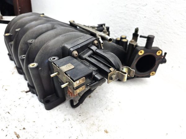 2001 Nissan Maxima Intake Manifold — photo 5