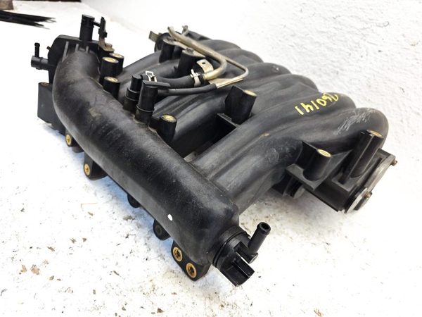 2001 Nissan Maxima Intake Manifold — photo 9