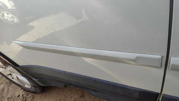 10-14 Legacy Outback Passenger Right Rear Upper Moulding From Door Back Trim 7J — photo 3