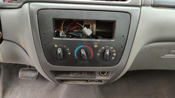 2005 Ford Taurus Radio Bezel Trim — photo 2