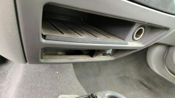 2005 Ford Taurus Radio Bezel Trim — photo 4