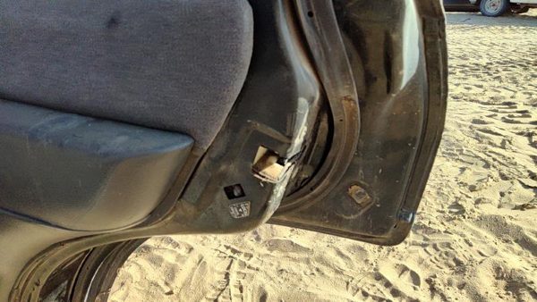 1994 Nissan Pathfinder Passenger Right Rear Door Latch With Rods/Cables Oem Back — photo 3