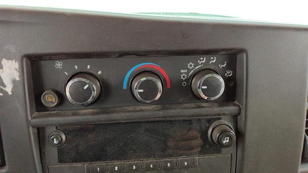 2008-14 Chevy Express Van Temperature Control Module In Dash Heater Ac Head Unit — photo 3