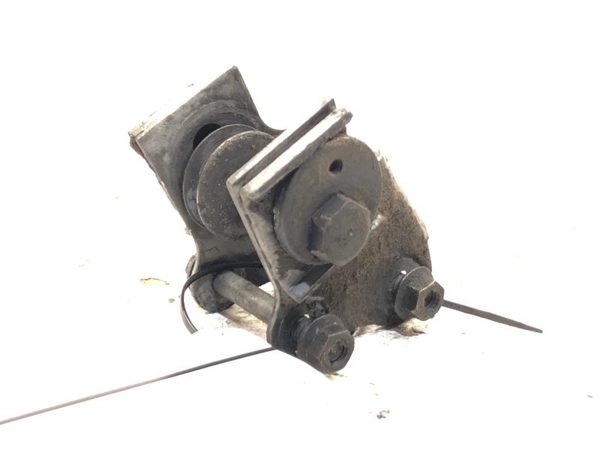 84-96 Corvette Passenger Right Rear Control Arm Mounting Bracket Transverse — photo 1