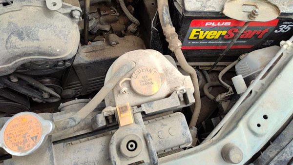 2004 Subaru Legacy Coolant Recovery Bottle Outback — photo 2