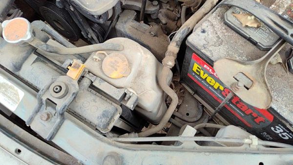 2004 Subaru Legacy Coolant Recovery Bottle Outback — photo 5