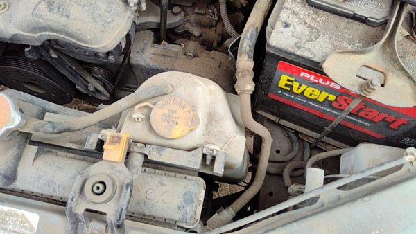 2004 Subaru Legacy Coolant Recovery Bottle Outback — photo 4