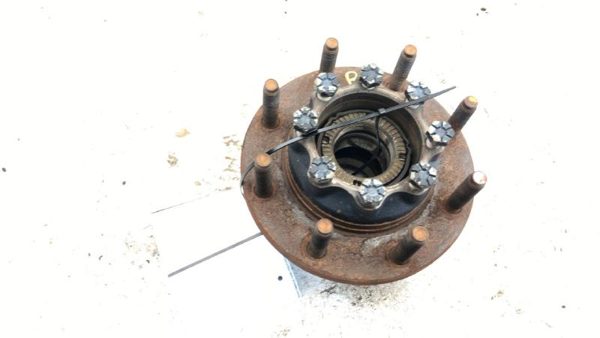 2005-2010 Ford F250 Super Duty Rear Wheel Hub with Nut OEM bc3z1109a BC3Z1109A — photo 4