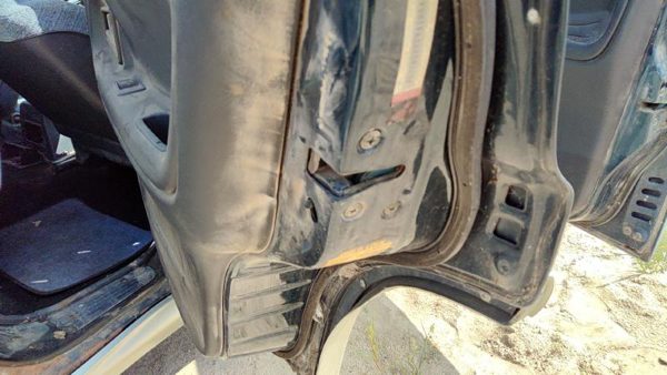 96-98 Suzuki Sidekick Passenger Right Rear Door Latch With Rods/Cables Oem Back — photo 3