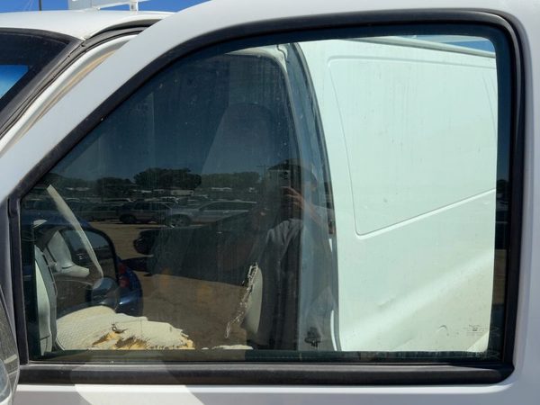 1996-2024 Chevy Express 2500 Driver Left Front Side Window Door Glass Oem — photo 2