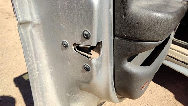 2004-2008 Pontiac Grand Prix Driver Left Front Door Latch With Rods/Cables Oem — photo 1