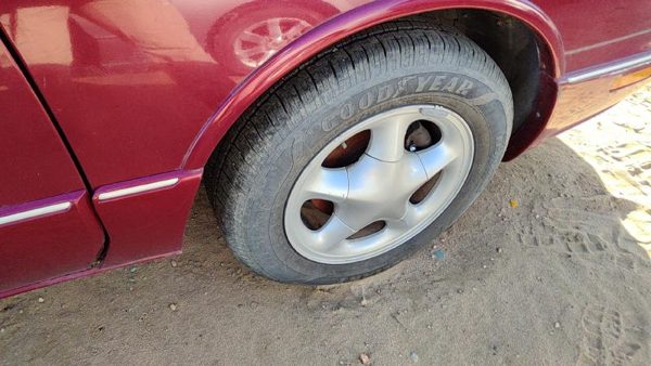 96-99 Olds 88 Passenger Right Fender Flare Moulding Oem Red — photo 3