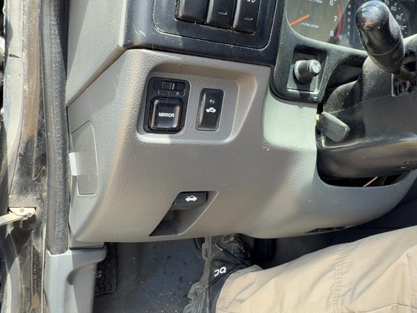 1998-2002 Isuzu Rodeo Lower Dash Under Column Knee Bolster Trim Panel Oem — photo 4