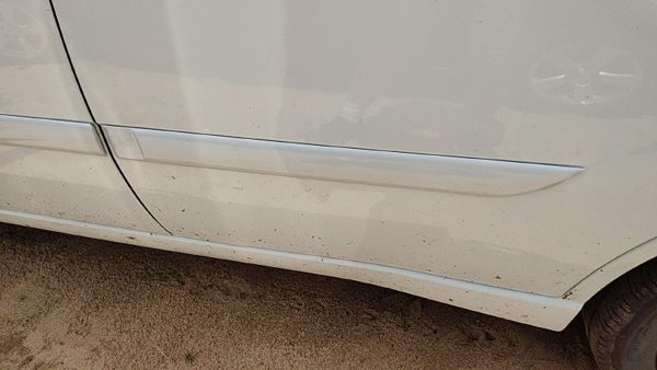 00-07 Focus Station Wagon Driver Left Rear Moulding From Door Back Trim Strip — photo 2