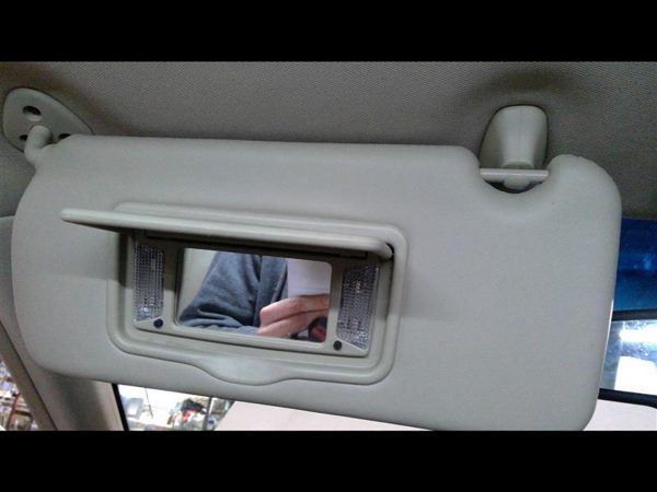 2004 Cadillac Srx Driver Sun Visor Without Illumination 25756069 — photo 3