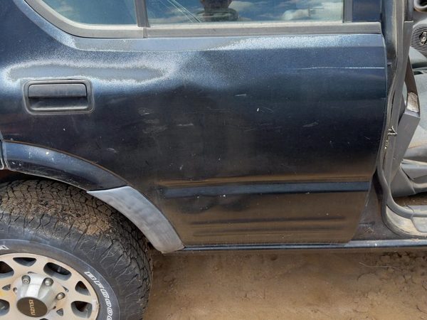 1998 Isuzu Rodeo Rear Door RH — photo 1