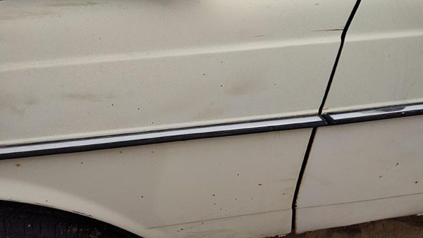 1979-1985 Mercedes 300Td Driver Left Moulding From Fender Oem Trim Strip White — photo 2