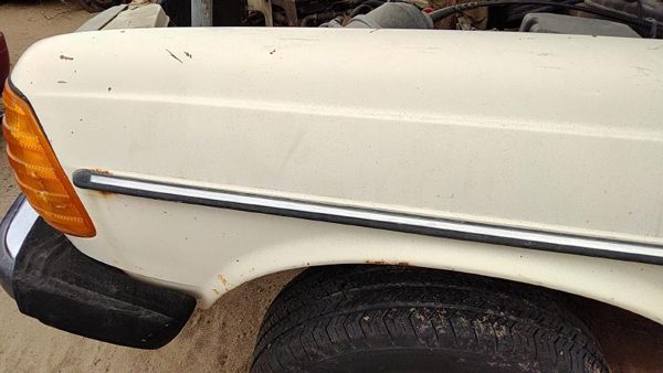 1979-1985 Mercedes 300Td Driver Left Moulding From Fender Oem Trim Strip White — photo 7