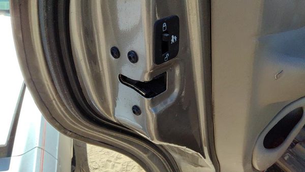 1997-2001 Ford Expedition Driver Left Rear Door Latch With Rods/Cables Oem Back — photo 2