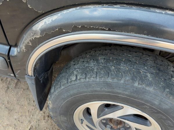 1998-2001 Chevy S10 Blazer Passenger Right Rear Wheel Flare Moulding Oem Back — photo 6