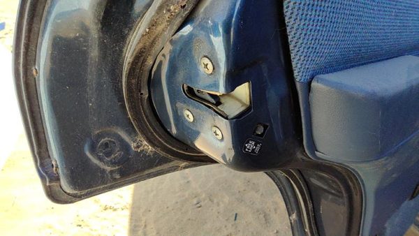 93-95 Nissan Pathfinder Driver Left Rear Door Latch With Rods/Cables Oem Back — photo 4