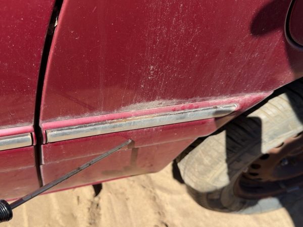 1996 Chrysler Town and Country Driver Left Quarter Molding Candy Apple Red PH2 — photo 3