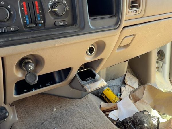 05-07 Silverado 2500 Passenger Dash Surround Panel Lower Glove Box Tan 52D — photo 4