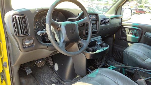 2002 Chevy Express 3500 — vehicle photo 2
