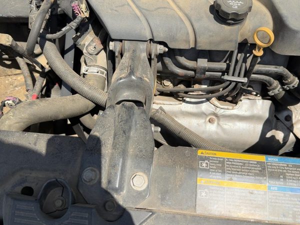 07-11 Chevy Impala Pair Of Upper Radiator Support Motor Mounts With Brackets Oem — photo 3