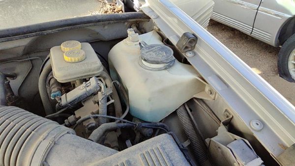 93-95 Jeep Grand Cherokee Windshield Washer Fluid Reservoir With Pump Wiper Tank — photo 1