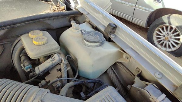 93-95 Jeep Grand Cherokee Windshield Washer Fluid Reservoir With Pump Wiper Tank — photo 4