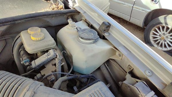93-95 Jeep Grand Cherokee Windshield Washer Fluid Reservoir With Pump Wiper Tank — photo 3