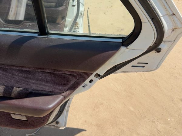 88-89 Accord Lx Passenger Right Rear Door Trim Panel With Switches Back Maroon — photo 2