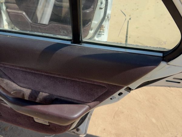 88-89 Accord Lx Passenger Right Rear Door Trim Panel With Switches Back Maroon — photo 4