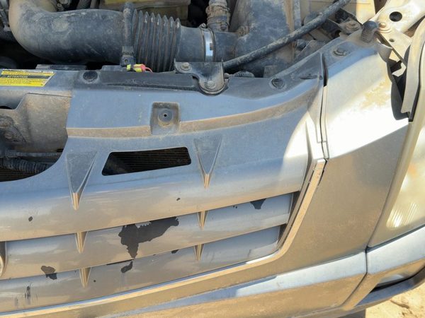 2004-2005 Cadillac Srx Front Grille Assembly Oem Silver 42U 25763160 — photo 2