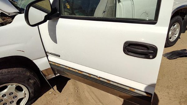 1999 Chevy Silverado 1500 Front Door LH White 50U — photo 2