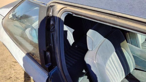 88-96 Olds Cutlass Cierra Passenger Right Trim Panel Moulding Behind Door Oem — photo 4