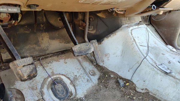 1987-1991 Ford F150 Gas And Brake Pedal Assembly Automatic Transmission — photo 2