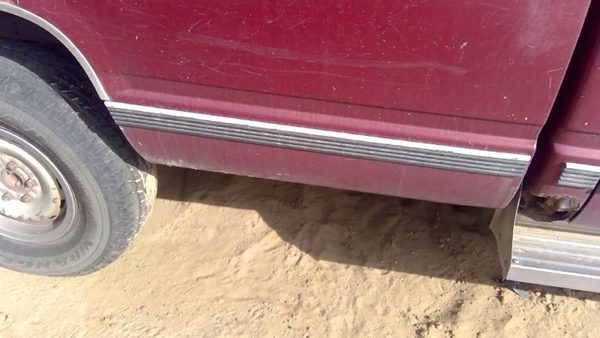 88-00 Gmc Sierra 2500 Passenger Right Rear Moulding On Quarter Panel Front Box — photo 4
