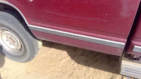 88-00 Gmc Sierra 2500 Passenger Right Rear Moulding On Quarter Panel Front Box — photo 2