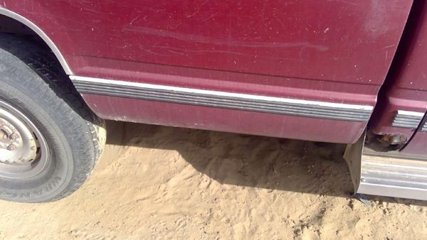 88-00 Gmc Sierra 2500 Passenger Right Rear Moulding On Quarter Panel Front Box — photo 5