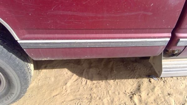 88-00 Gmc Sierra 2500 Passenger Right Rear Moulding On Quarter Panel Front Box — photo 8
